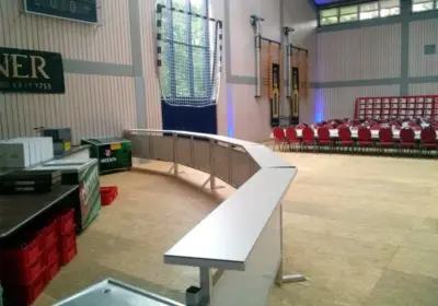 Hohe Vorstelltheke Veranstaltungstechnik von Biermann.de