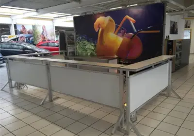 Hohe Vorstelltheke Veranstaltungstechnik von Biermann.de